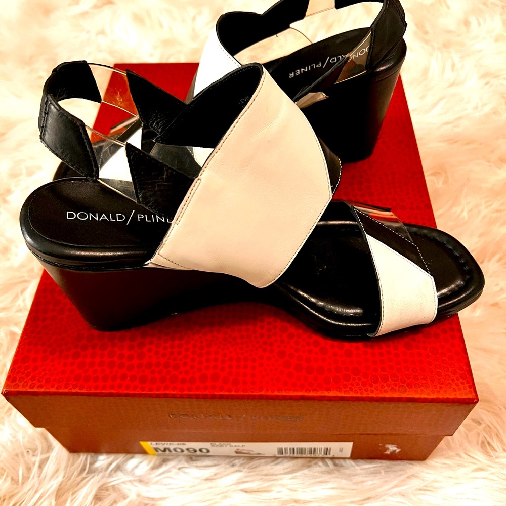 Donald/Pliner Levie Baby Calf Sandle